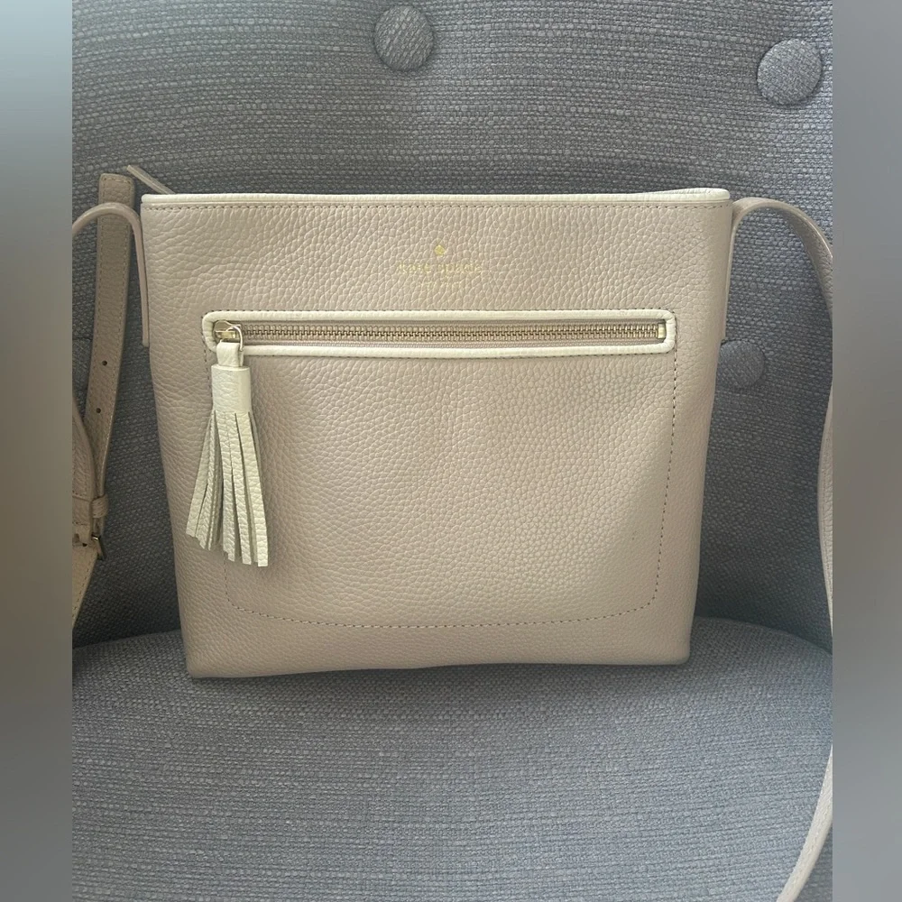 Kate Spade Cream / Blush Pink Crossbody Bag in Pebbled Leather HOST PICK